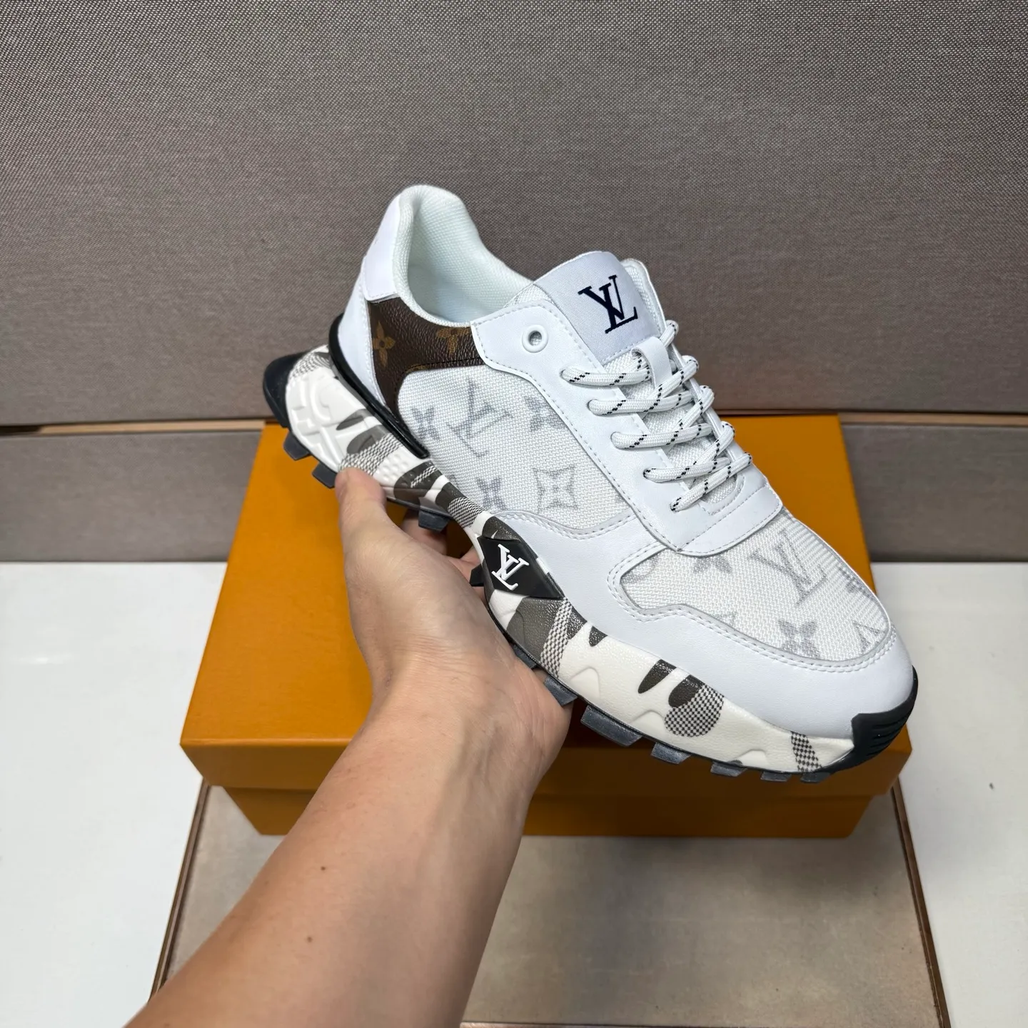 ⬛️Men's shoes 💰p442【LV～】Men's casual shoes 2025z cabinet sales simultaneously 🔶Size: 38-44#️⃣ 🔷2 colors🔜The upper is made of multi-material splicing➕Mesh lining, comfortable and breathable, sole: original comfortable and wear-resistant outsole, ⚠️real thing📱photographed🎬real thing is better📢📢📢